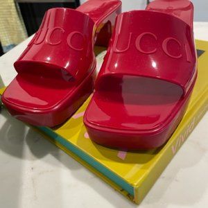 Gucci Rubber Slides Red!